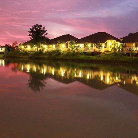Pirom Lake And Resort Si Maha Phot Bagian luar foto