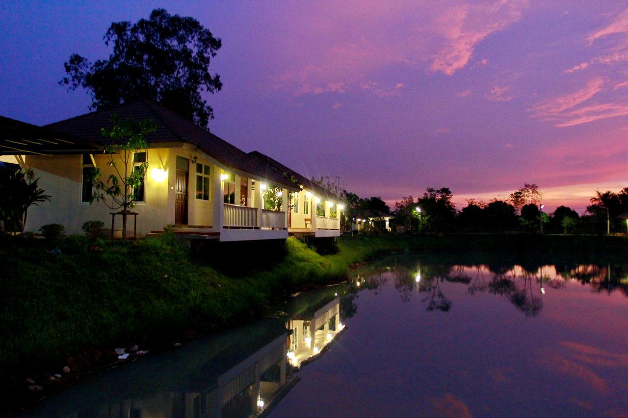 Pirom Lake And Resort Si Maha Phot Bagian luar foto