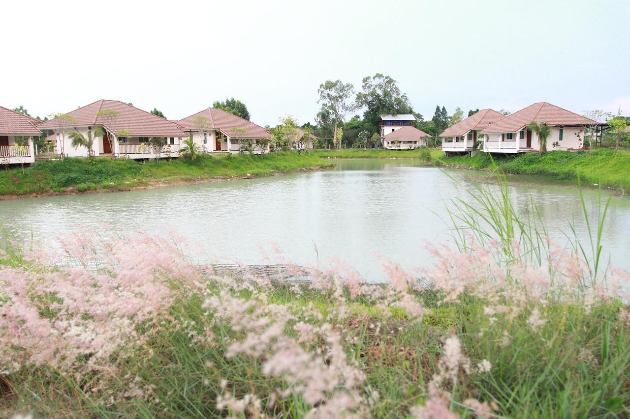 Pirom Lake And Resort Si Maha Phot Bagian luar foto