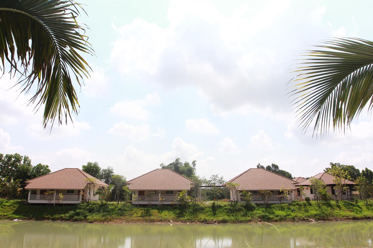 Pirom Lake And Resort Si Maha Phot Bagian luar foto