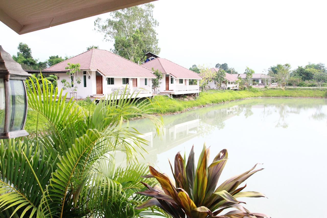 Pirom Lake And Resort Si Maha Phot Bagian luar foto
