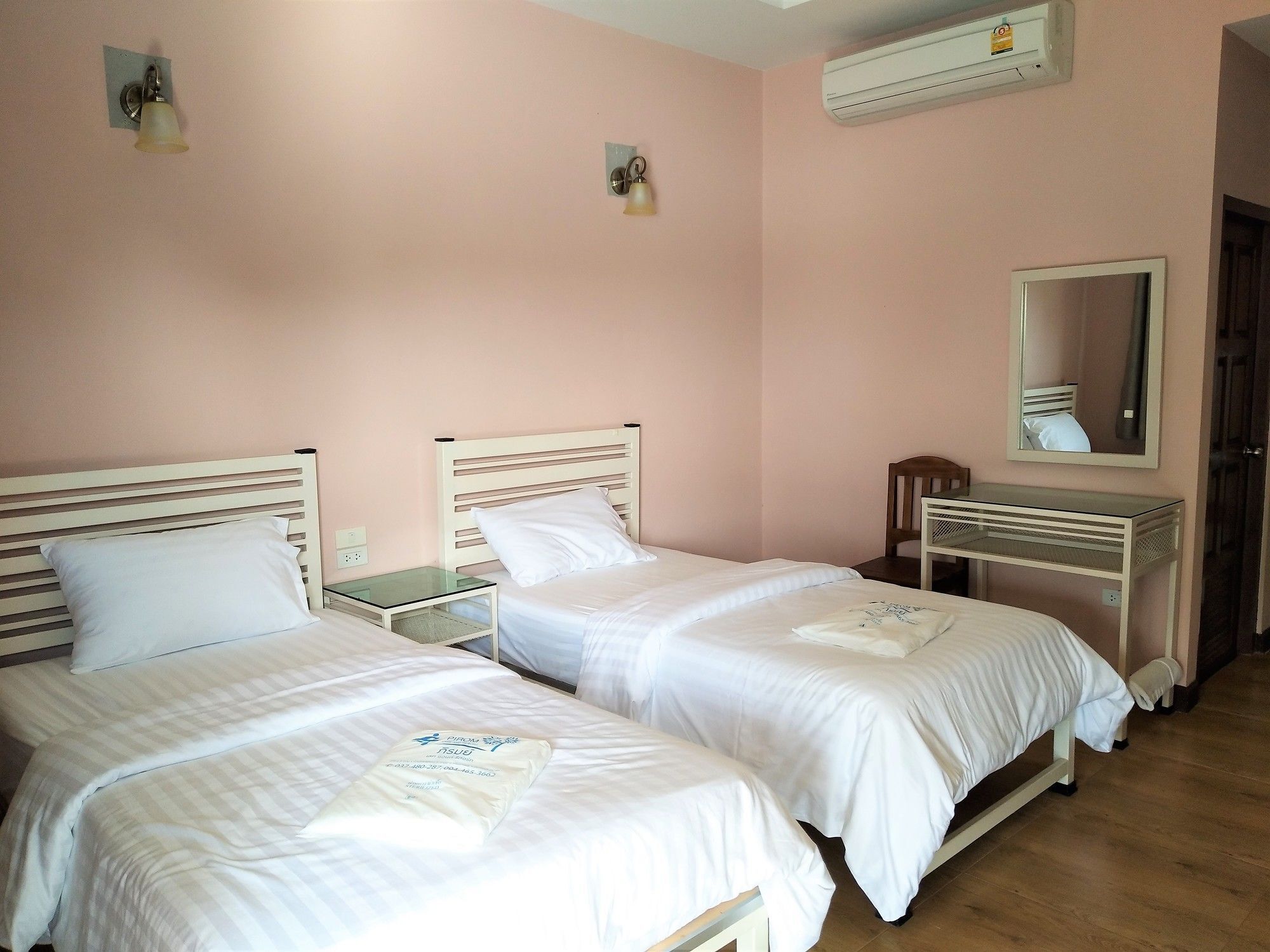 Pirom Lake And Resort Si Maha Phot Bagian luar foto