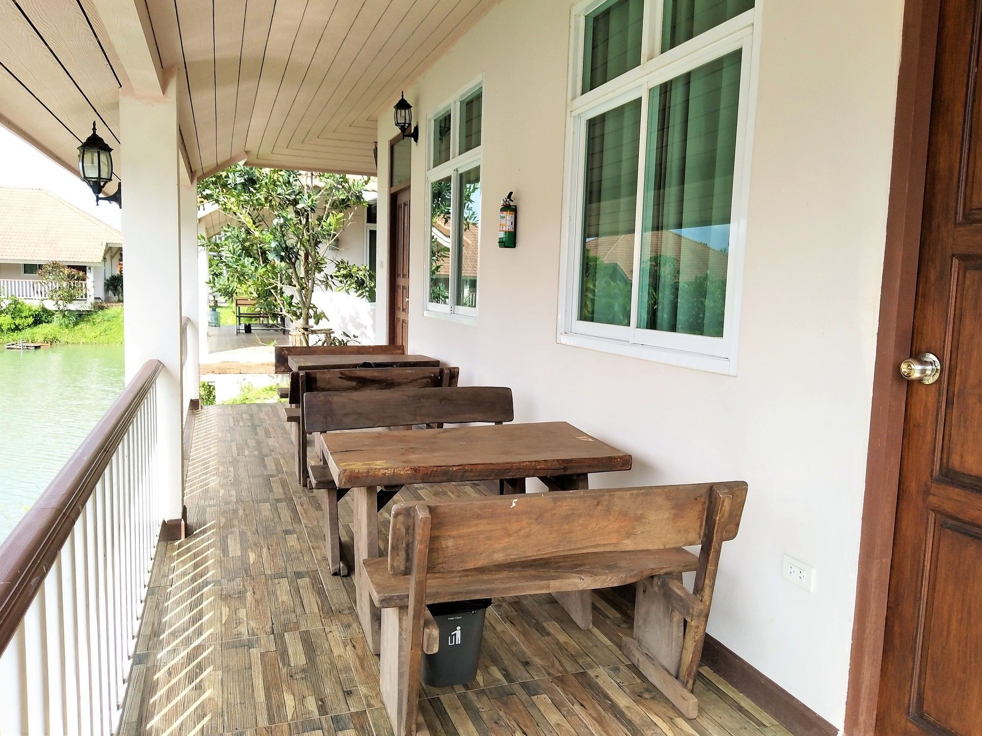 Pirom Lake And Resort Si Maha Phot Bagian luar foto