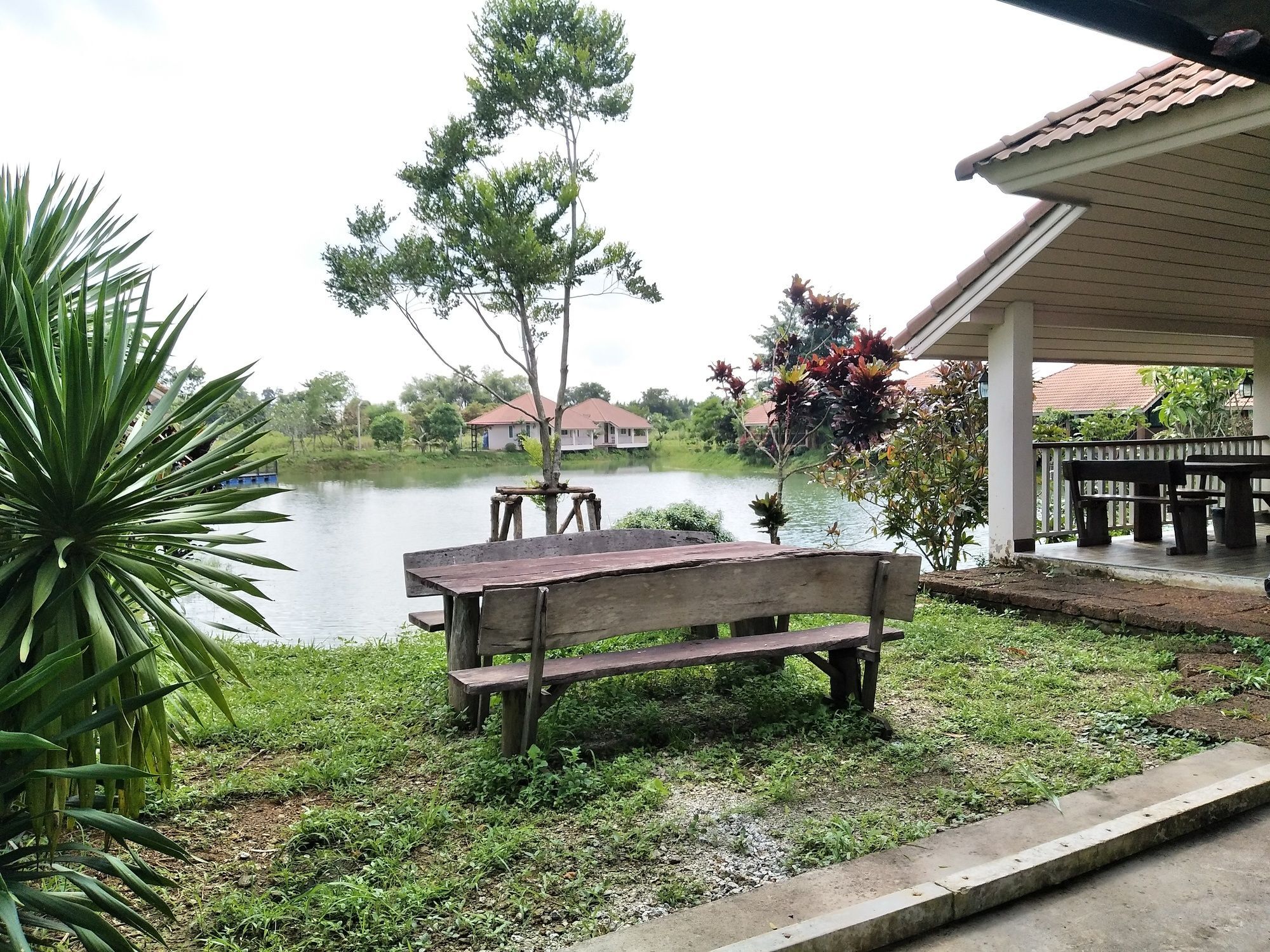 Pirom Lake And Resort Si Maha Phot Bagian luar foto