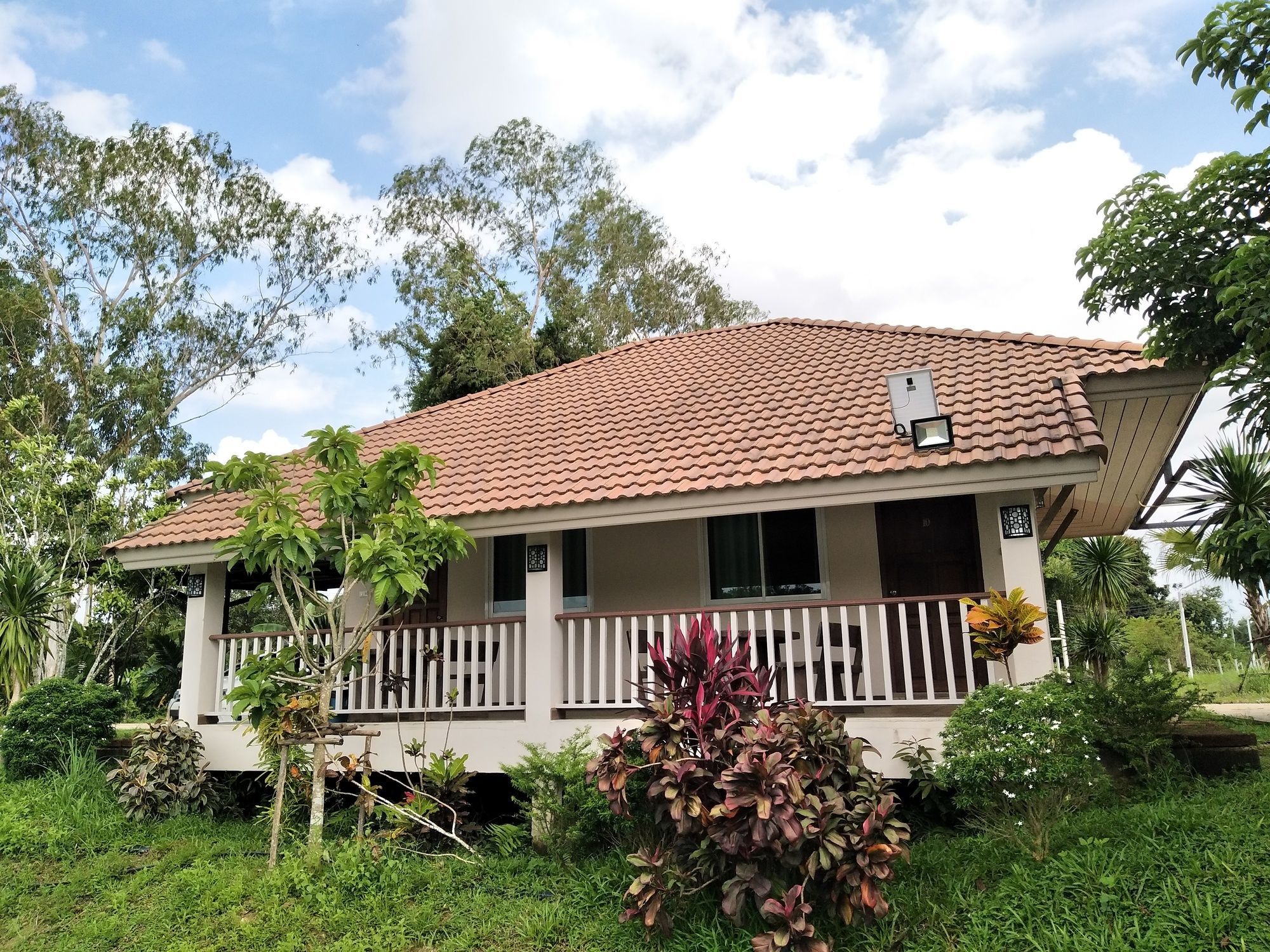 Pirom Lake And Resort Si Maha Phot Bagian luar foto